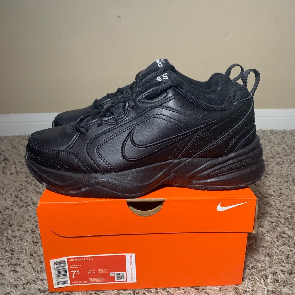 Men’s Nike Tennis Shoes Monarch IV - Picture 4 of 13